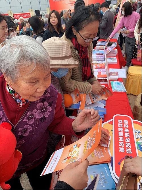 中国平安促进金融适老化诚心服务关爱贵州老年人